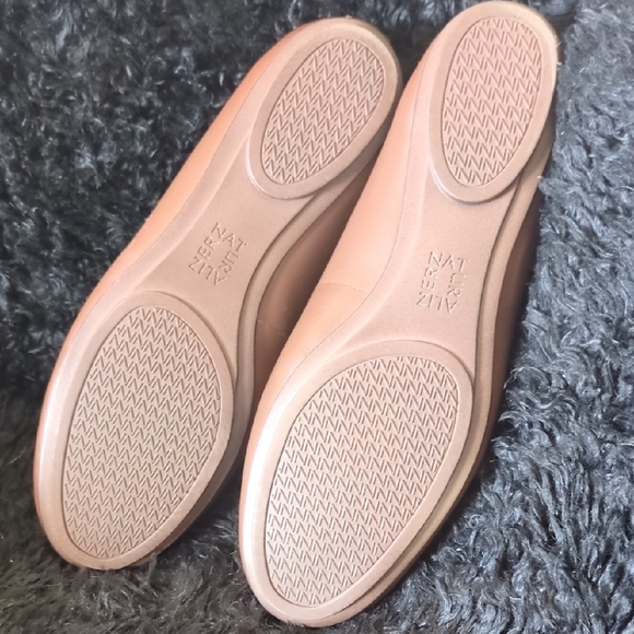 Naturalizer Women's Brown Round-Toe Ballet Flats - Picture 8 of 8